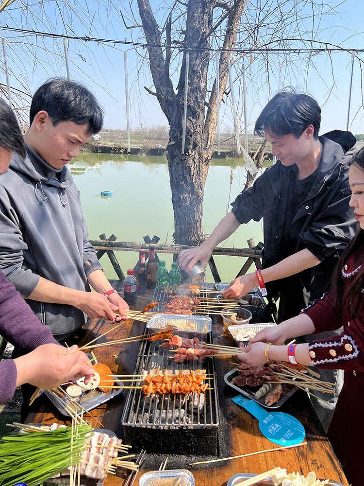 公司团建户外烧烤